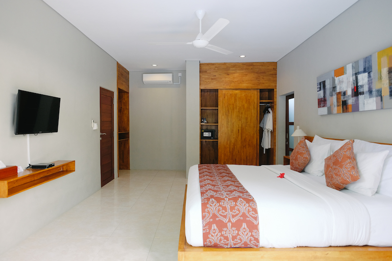 ROOM 1